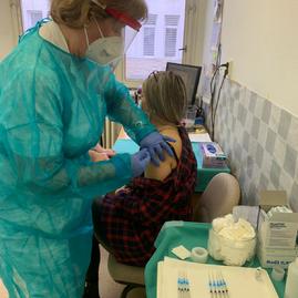 Zväčšiť fotografiu - Zaočkovaná je už polovica zamestnancov župných zariadení sociálnych služieb - IMG-20210107-WA0001 (2)
