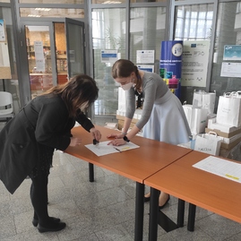 Zväčšiť fotografiu - Župa aj naďalej distribuuje ochranné prostriedky i antigénové testy - IMG_20210420_093355
