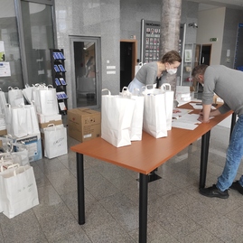 Zväčšiť fotografiu - Župa aj naďalej distribuuje ochranné prostriedky i antigénové testy - IMG_20210420_093622