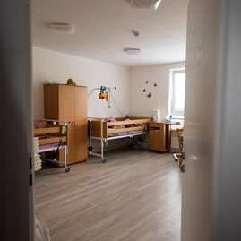 Zväčšiť fotografiu - Župa komplexne zrekonštruovala domov sociálnych služieb v nosiciach - DSS Púchov Nosice_strih pásky_prístavba_mini (19)