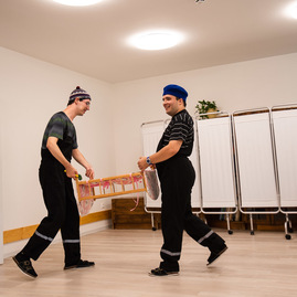 Zväčšiť fotografiu - Župa komplexne zrekonštruovala domov sociálnych služieb v nosiciach - DSS Púchov Nosice_strih pásky_prístavba_mini (39)