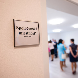 Zväčšiť fotografiu - Župa komplexne zrekonštruovala domov sociálnych služieb v nosiciach - DSS Púchov Nosice_strih pásky_prístavba_mini (53)