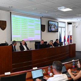 Zväčšiť fotografiu - Druhá zmena rozpočtu odzrkadľuje negatívny zvrat vo vývoji daňových príjmov