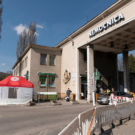 Zväčšiť fotografiu - Hospodárenie kraja v prvom polroku výrazne ovplyvnila koronakríza, na kompenzáciu výpadku dane z príjmov bude župa čerpať návratnú finančnú výpomoc - 20200319_TSK_nemocnice_079w