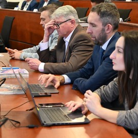 Zväčšiť fotografiu - Januárovému rokovaniu zastupiteľstva dominovali majetkové témy a projekty financované z externých zdrojov