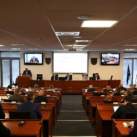 Zväčšiť fotografiu - Kraj chce získať financie na budovanie ďalšej športovej infraštruktúry, zapojí sa aj do cezhraničného projektu so zlínskym krajom - TSK_Zastupiteľstvo_10.3.2025_8
