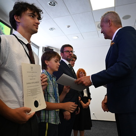 Zväčšiť fotografiu - Kraj ocenil talentovaných žiakov za úspechy dosiahnuté na medzinárodnej úrovni