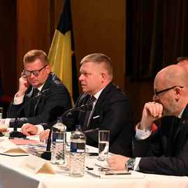 Zväčšiť fotografiu - Krajské zastupiteľstvo odsúdilo atentát na predsedu vlády sr - DSC_8162