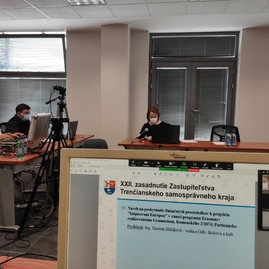 Zväčšiť fotografiu - Krajské zastupiteľstvo po prvýkrát v histórii rokovalo formou videokonferencie - IMG_20200427_151952