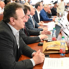 Zväčšiť fotografiu - Krajský parlament sa venoval téme župných nemocníc, ale aj projektom, ktoré chce kraj realizovať za pomoci eurofondov - 
