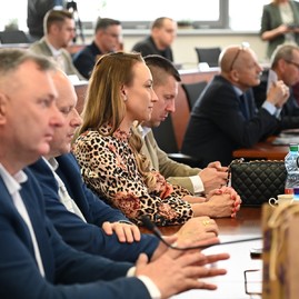 Zväčšiť fotografiu - Krajský parlament sa venoval téme župných nemocníc, ale aj projektom, ktoré chce kraj realizovať za pomoci eurofondov - 