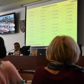 Zväčšiť fotografiu - Krajský parlament sa venoval téme župných nemocníc, ale aj projektom, ktoré chce kraj realizovať za pomoci eurofondov - 