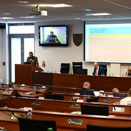 Zväčšiť fotografiu - Na júlovom rokovaní poslanci prebrali školské témy, projekty, ktoré sa uchádzajú o externé zdroje, aj grantový program trenčín 2026