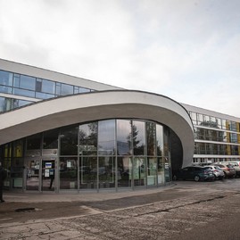 Zväčšiť fotografiu - Na júlovom rokovaní poslanci prebrali školské témy, projekty, ktoré sa uchádzajú o externé zdroje, aj grantový program trenčín 2026