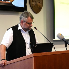 Zväčšiť fotografiu - Na júlovom rokovaní poslanci prebrali školské témy, projekty, ktoré sa uchádzajú o externé zdroje, aj grantový program trenčín 2026