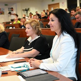 Zväčšiť fotografiu - Na júlovom rokovaní poslanci prebrali školské témy, projekty, ktoré sa uchádzajú o externé zdroje, aj grantový program trenčín 2026
