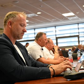 Zväčšiť fotografiu - Na júlovom rokovaní poslanci prebrali školské témy, projekty, ktoré sa uchádzajú o externé zdroje, aj grantový program trenčín 2026