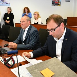Zväčšiť fotografiu - Na májovom rokovaní poslanci riešili budúcnosť krajských nemocníc aj prvú zmenu rozpočtu