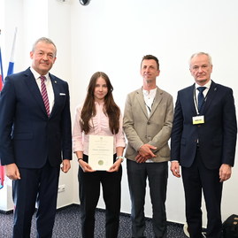 Zväčšiť fotografiu - Na marcovom zastupiteľstve boli ocenení výnimoční žiaci, rokovalo sa aj o spolufinancovaní projektov z eurofondov