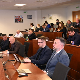 Zväčšiť fotografiu - Poslanci sa venovali prevažne školským a majetkovým témam - DSC_4081