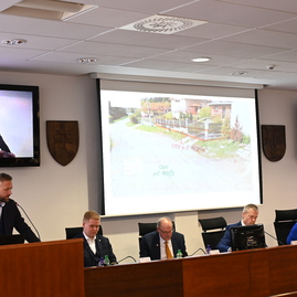 Zväčšiť fotografiu - Poslanci sa venovali prevažne školským a majetkovým témam - DSC_4103