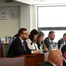 Zväčšiť fotografiu - Poslanci schválili 1. zmenu rozpočtu, najviac financií pôjde do oblasti zdravotníctva - DSC_7998