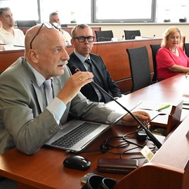 Zväčšiť fotografiu - Poslanci schválili prvú zmenu rozpočtu, najviac financií pôjde do oblasti vzdelávania