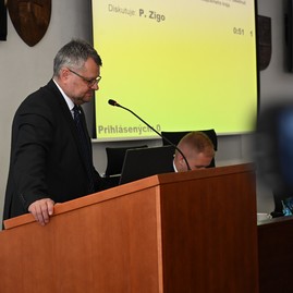 Zväčšiť fotografiu - Poslanci schválili prvú zmenu rozpočtu, najviac financií pôjde do oblasti vzdelávania