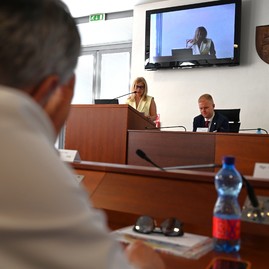 Zväčšiť fotografiu - Poslanci schválili prvú zmenu rozpočtu, najviac financií pôjde do oblasti vzdelávania