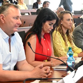 Zväčšiť fotografiu - Poslanci schválili prvú zmenu rozpočtu, najviac financií pôjde do oblasti vzdelávania