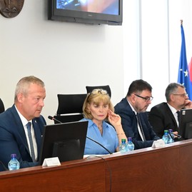 Zväčšiť fotografiu - Poslanci schválili prvú zmenu rozpočtu, najviac financií pôjde do oblasti vzdelávania