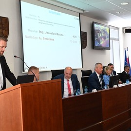Zväčšiť fotografiu - Poslanci schválili prvú zmenu rozpočtu, najviac financií pôjde do oblasti vzdelávania