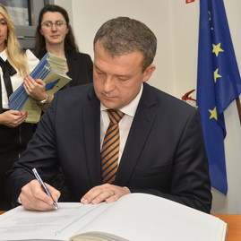 Ustanovujúce zastupiteľstvo tsk - 9531_resize