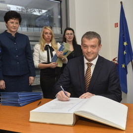 Ustanovujúce zastupiteľstvo tsk - 9555_resize