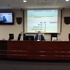 Zväčšiť fotografiu - V budúcom roku župa investuje najviac financií do rekonštrukcie ciest, modernizácie škôl a krajských nemocníc - IMG_20201123_133608