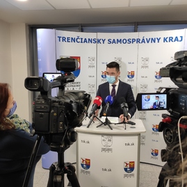 Zväčšiť fotografiu - V budúcom roku župa investuje najviac financií do rekonštrukcie ciest, modernizácie škôl a krajských nemocníc - IMG_20201123_161139