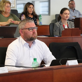 Zväčšiť fotografiu - V najbližšom volebnom období bude v krajskom zastupiteľstve sedieť 44 poslancov, župa pomôže obyvateľom požiarom zasiahnutej bytovky v handlovej - IMG_0083
