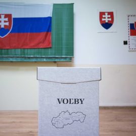 Zväčšiť fotografiu - V najbližšom volebnom období bude v krajskom zastupiteľstve sedieť 44 poslancov, župa pomôže obyvateľom požiarom zasiahnutej bytovky v handlovej - zdroj webnoviny.sk SITAJozef Jakubčo
