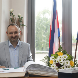Vii. zasadnutie zastupiteľstva tsk:župa minulý rok hospodárila s prebytkom viac ako 23 mil. €, teraz ich investuje do ciest, nemocníc i škôl - 20180514_Cena_TSK_029