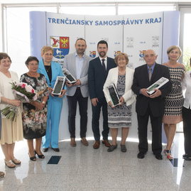 Vii. zasadnutie zastupiteľstva tsk:župa minulý rok hospodárila s prebytkom viac ako 23 mil. €, teraz ich investuje do ciest, nemocníc i škôl - 20180514_Cena_TSK_078