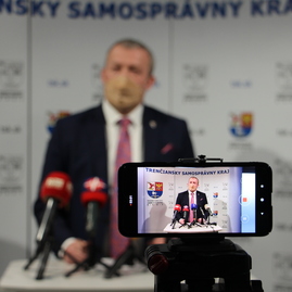 Zväčšiť fotografiu - Zmena financovania súkromných a cirkevných škôl sa dotkne aj župného rozpočtu - IMG_0174