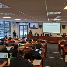 Zväčšiť fotografiu - Župa ide do ťažkých čias, v budúcom roku prevažne dokončí len rozrobené projekty - 20231211_135452