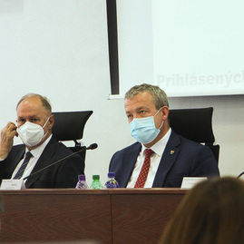 Zväčšiť fotografiu - Župa minulý rok hospodárila s prebytkom viac ako 25 mil. eur, pokračovať bude v rozbehnutých investíciách - TSK_zastupitelstvo (13 of 15)