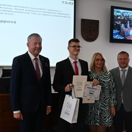 Zväčšiť fotografiu - Župa musela pristúpiť k zníženiu daňových príjmov o takmer 1,9 mil. eur, samosprávam ponúkla prevzatie krajských nemocníc - DSC_8415
