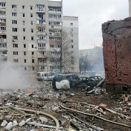 Zväčšiť fotografiu - Župa pomôže vojnou zasiahnutej ukrajine, zaplniť nedostatkové odbory má nový motivačný program - Cernihiv po ruskom utoku, foto Ukrajinske ozbrojene sily