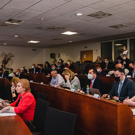 Zväčšiť fotografiu - Župa pomôže vojnou zasiahnutej ukrajine, zaplniť nedostatkové odbory má nový motivačný program - TSK_zastupiteľstvo marec 2022 (13 of 31)