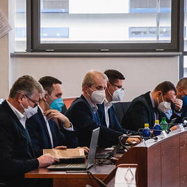 Zväčšiť fotografiu - Župa pomôže vojnou zasiahnutej ukrajine, zaplniť nedostatkové odbory má nový motivačný program - TSK_zastupiteľstvo marec 2022 (7 of 31)