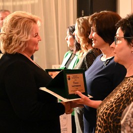 Zväčšiť fotografiu - Ak nie je naša práca pretkaná láskou, tak je zbytočná