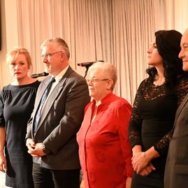 Zväčšiť fotografiu - Ak nie je naša práca pretkaná láskou, tak je zbytočná