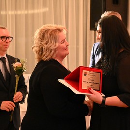 Zväčšiť fotografiu - Ak nie je naša práca pretkaná láskou, tak je zbytočná